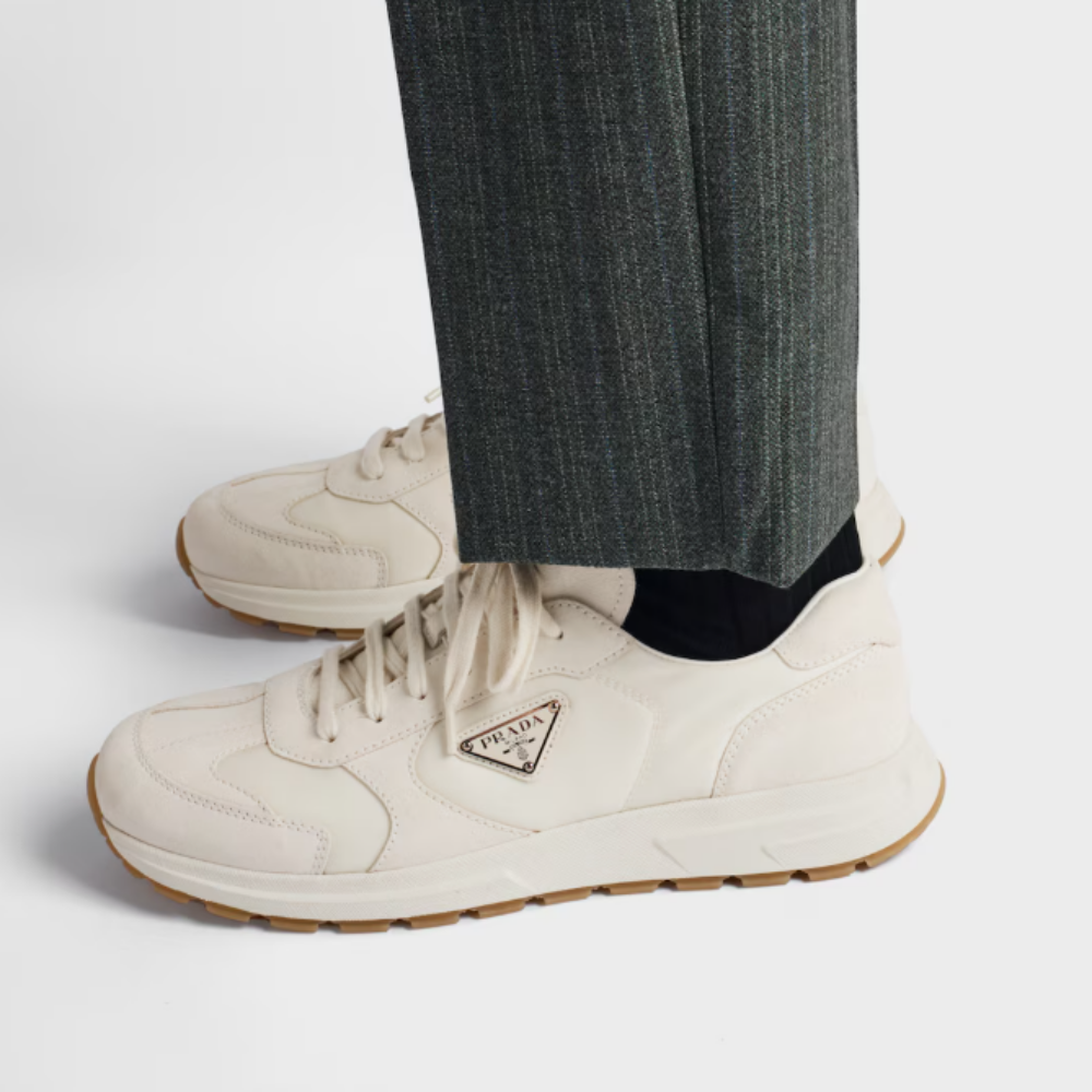 프라다 프랙스 스웨이드 스니커즈 아이보리