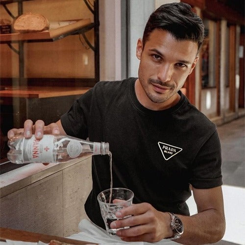 (국내배송, 당일출고) 프라다 골드 메탈 로고 반팔티셔츠