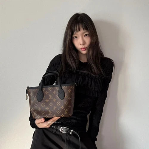 루이비통 네버풀 반둘리에 인사이드 아웃 BB 모노그램 블랙(태연 착용) · 이** 고객님