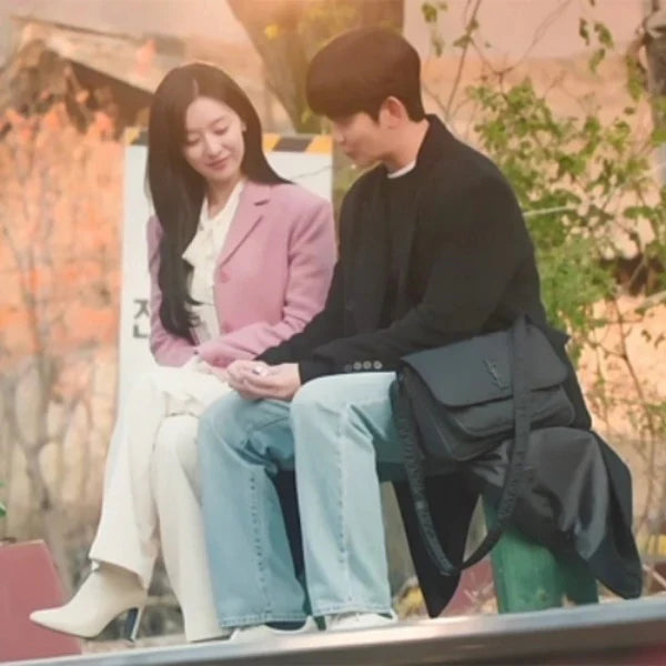 생로랑 니키 메신저 에코닐 블랙 (변우석 ,눈물의 여왕 김수현 착용) · 임** 고객님
